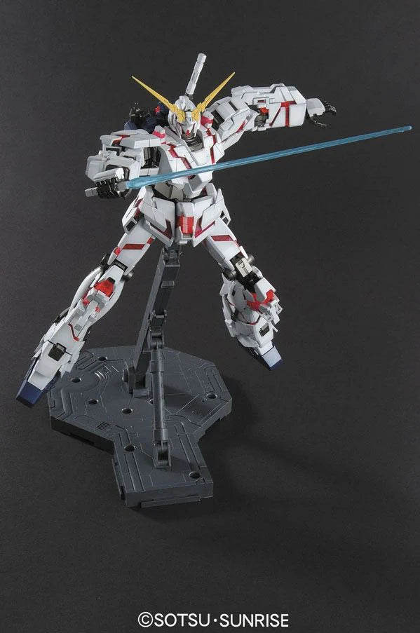 MG 1/100 RX-0 Unicorn Gundam Full Psycho-Frame Prototype Mobile Suit
